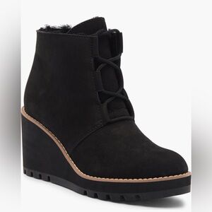 Eileen Fisher Alpine Genuine
Shearling Lined Boot Size 9